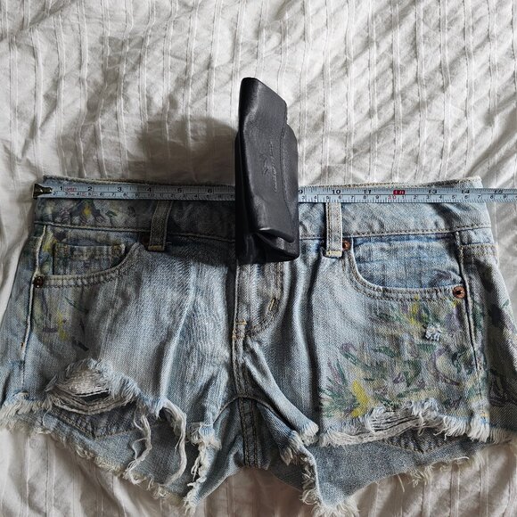 American Eagle Distressed Painted Jean Short Shorts - 2011 - Light Wash - Sz 00 - Picture 12 of 13